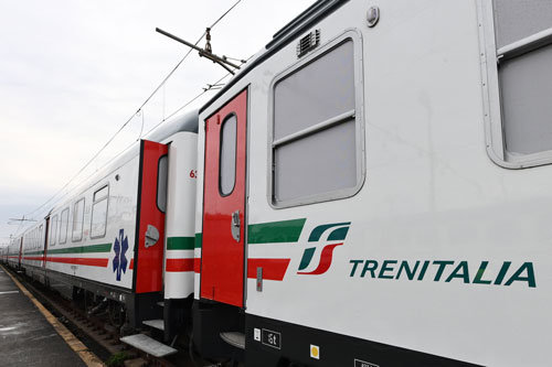 TRENO SANITARIO: IL CONVOGLIO PER TRASFERIRE E CURARE I PAZIENTI DURANTE LE EMERGENZE